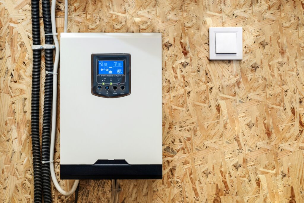 Menič napätia na off-grid systéme