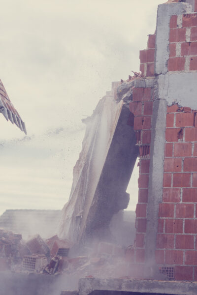 Čierna stavba a jej búranie